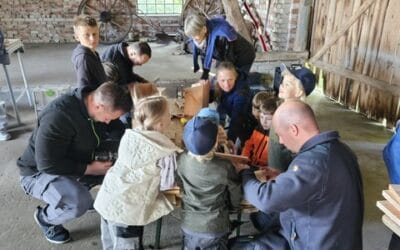 Nistkastenbau in Hemmes Scheune